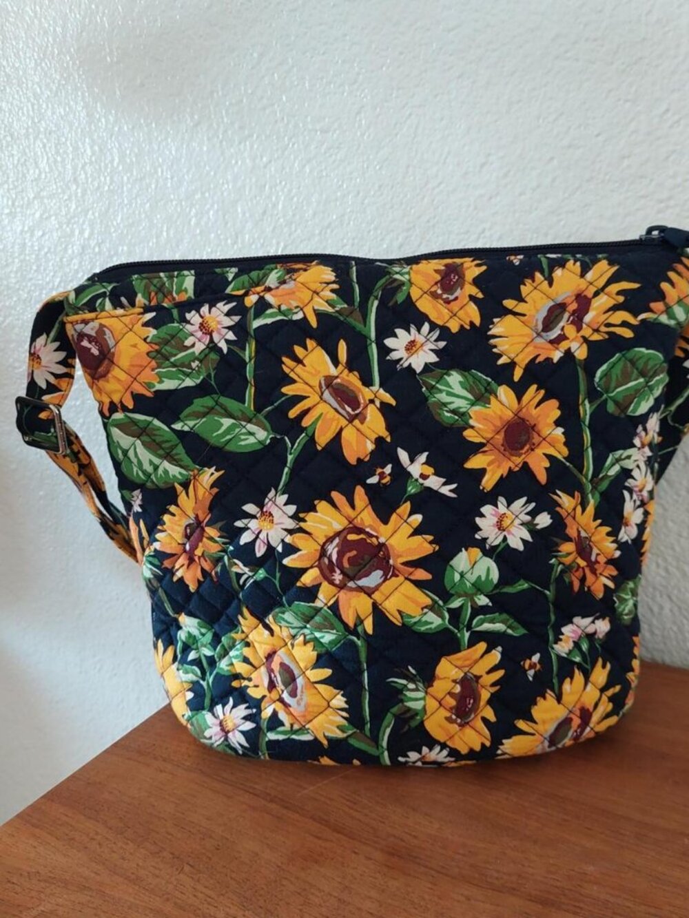vera bradley Sunflower quilted crossbody bag with yellow sunflowers and white da